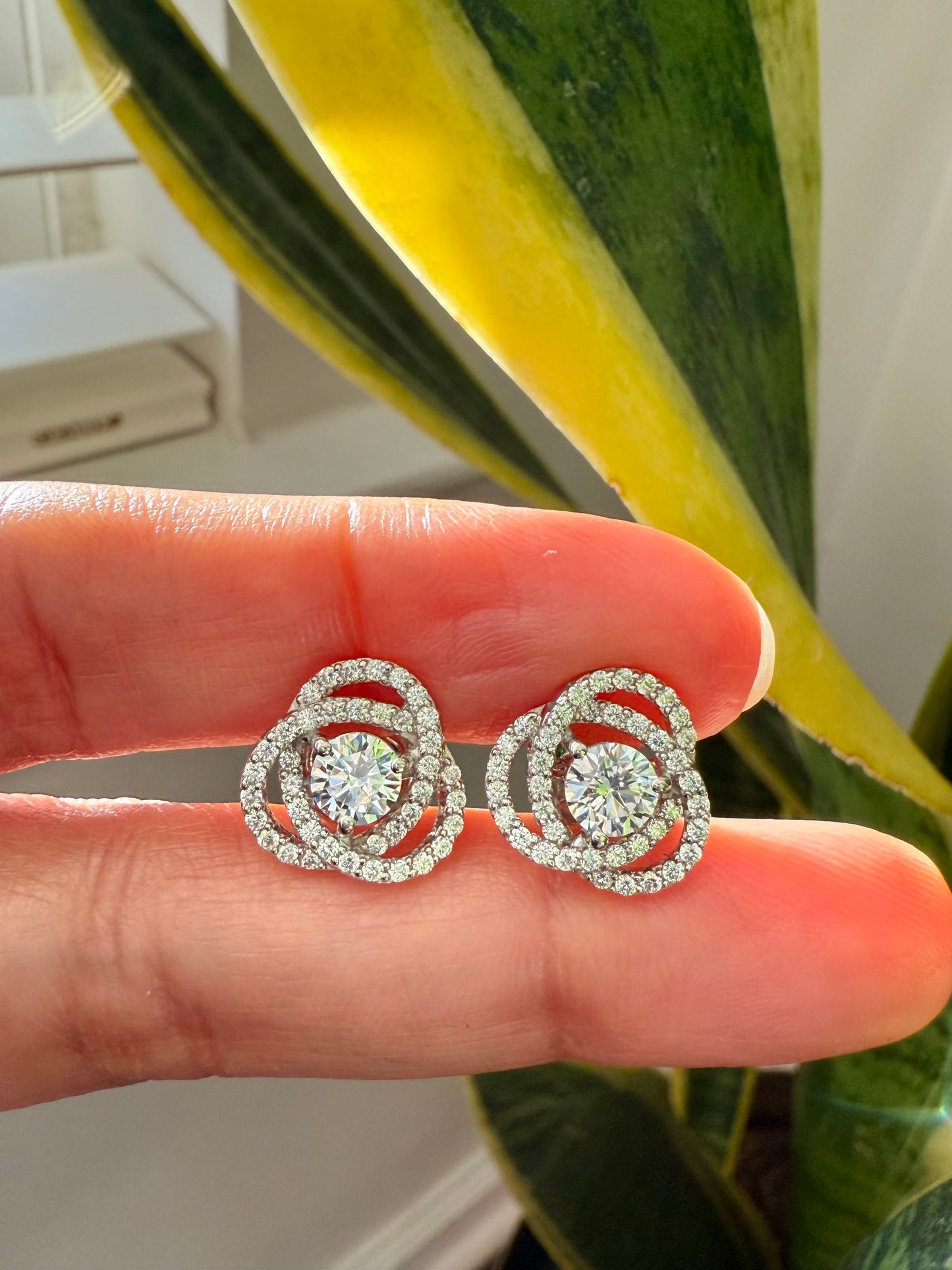 White Gold Intertwined Cluster VIVI Solitaire Studs with Premium Screw Backs