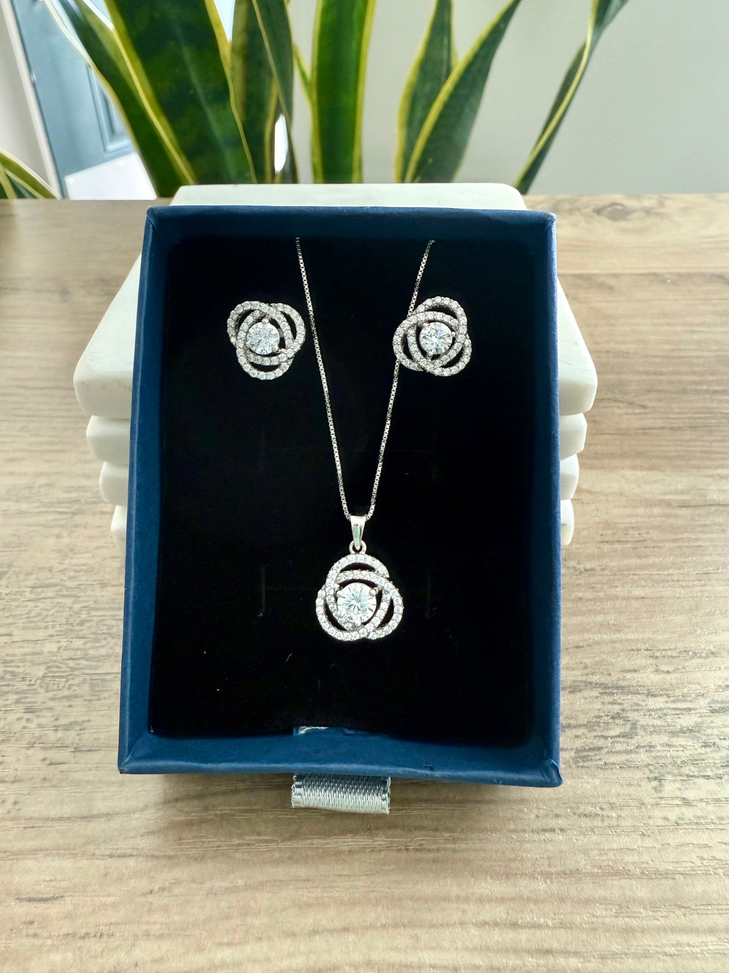 White Gold Finish Intertwined Cluster Solitaire EIRA Pendant Set