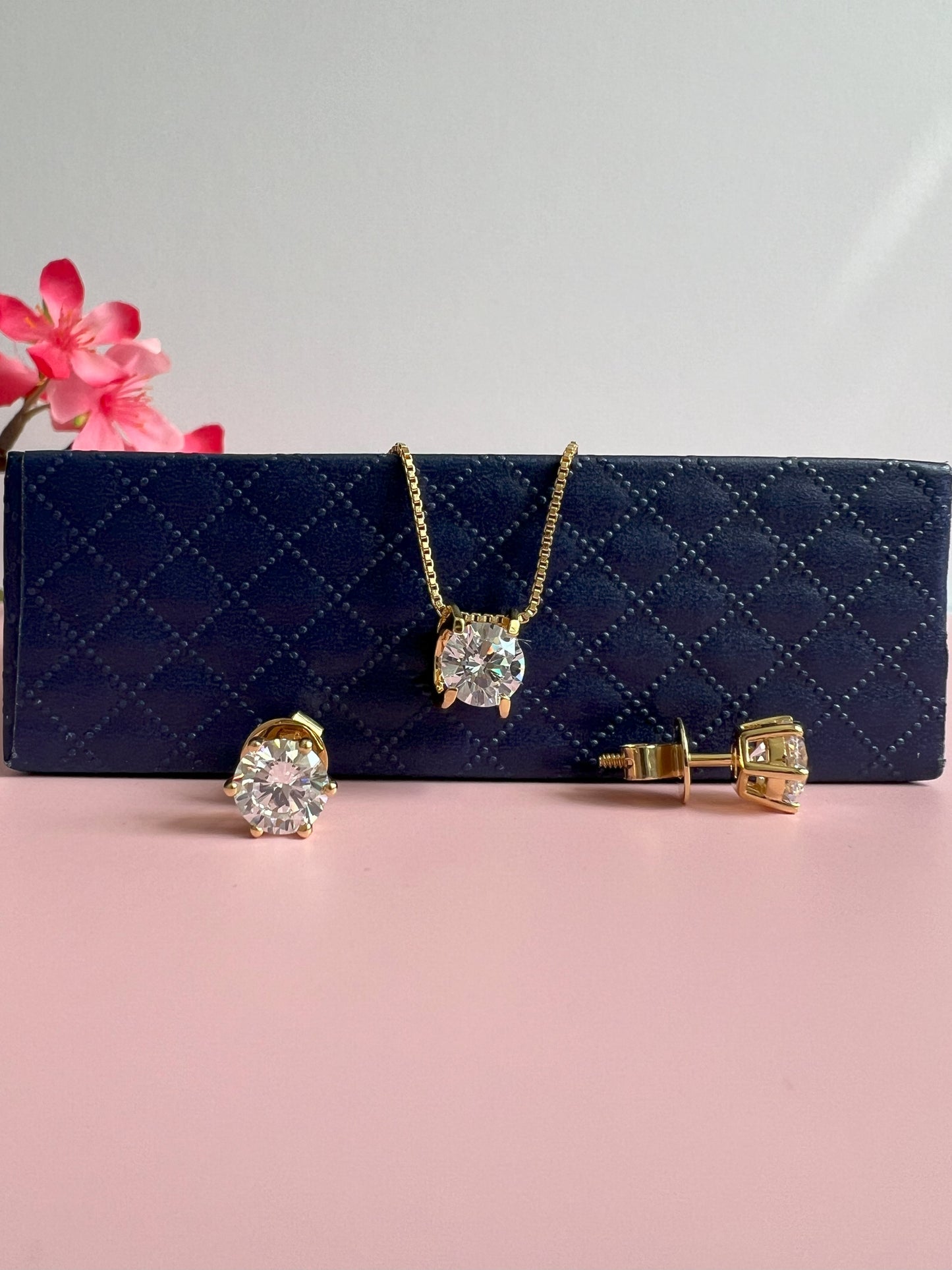 18k Gold Finish Solitaire Pendant Set