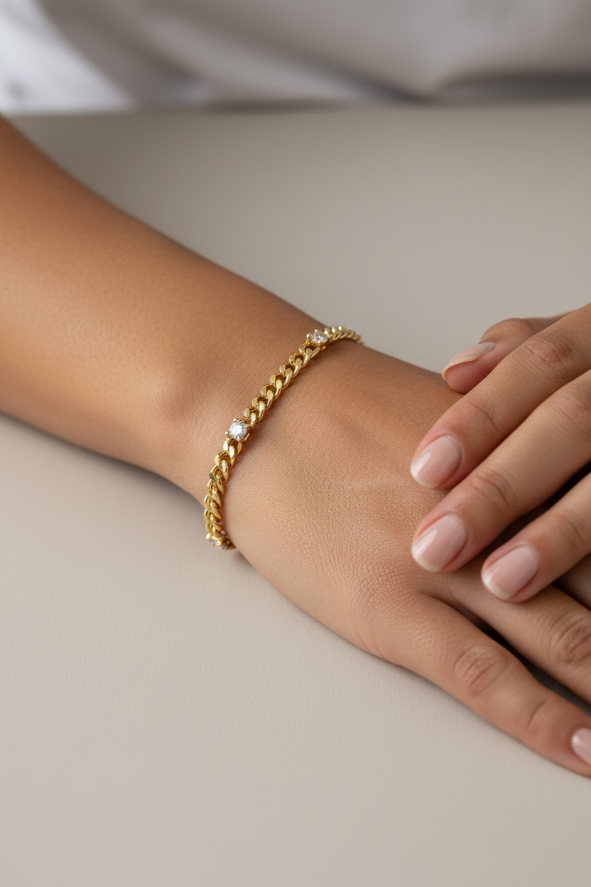Cuban style Bracelet with engraved Diamonds in Pure 925 Silver