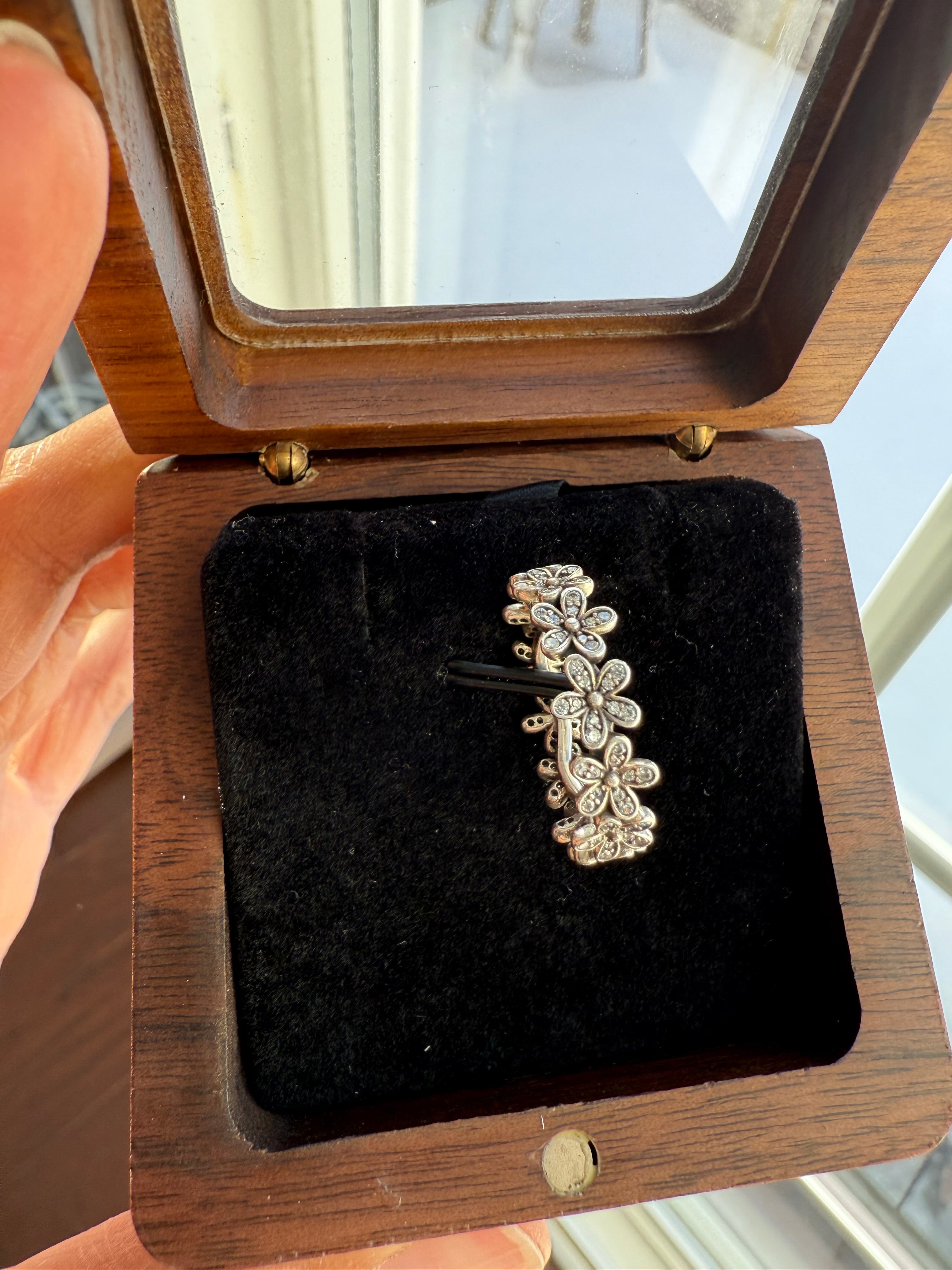 Luxury Brand inspired Daisy Band on pure 925 Silver