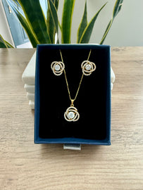 14K Gold Finish Intertwined Cluster Solitaire EIRA Pendant Set