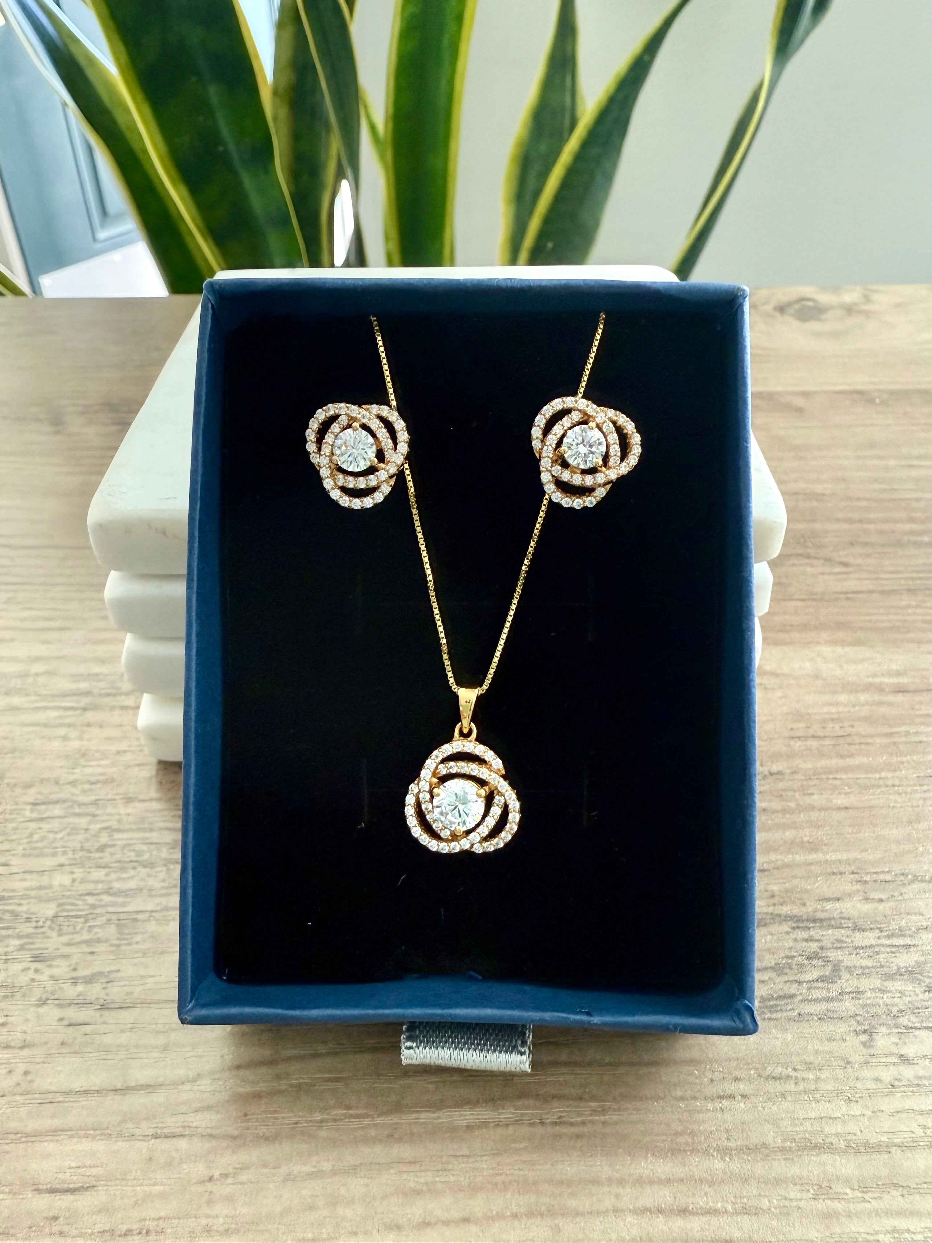 14K Gold Finish Intertwined Cluster Solitaire EIRA Pendant Set