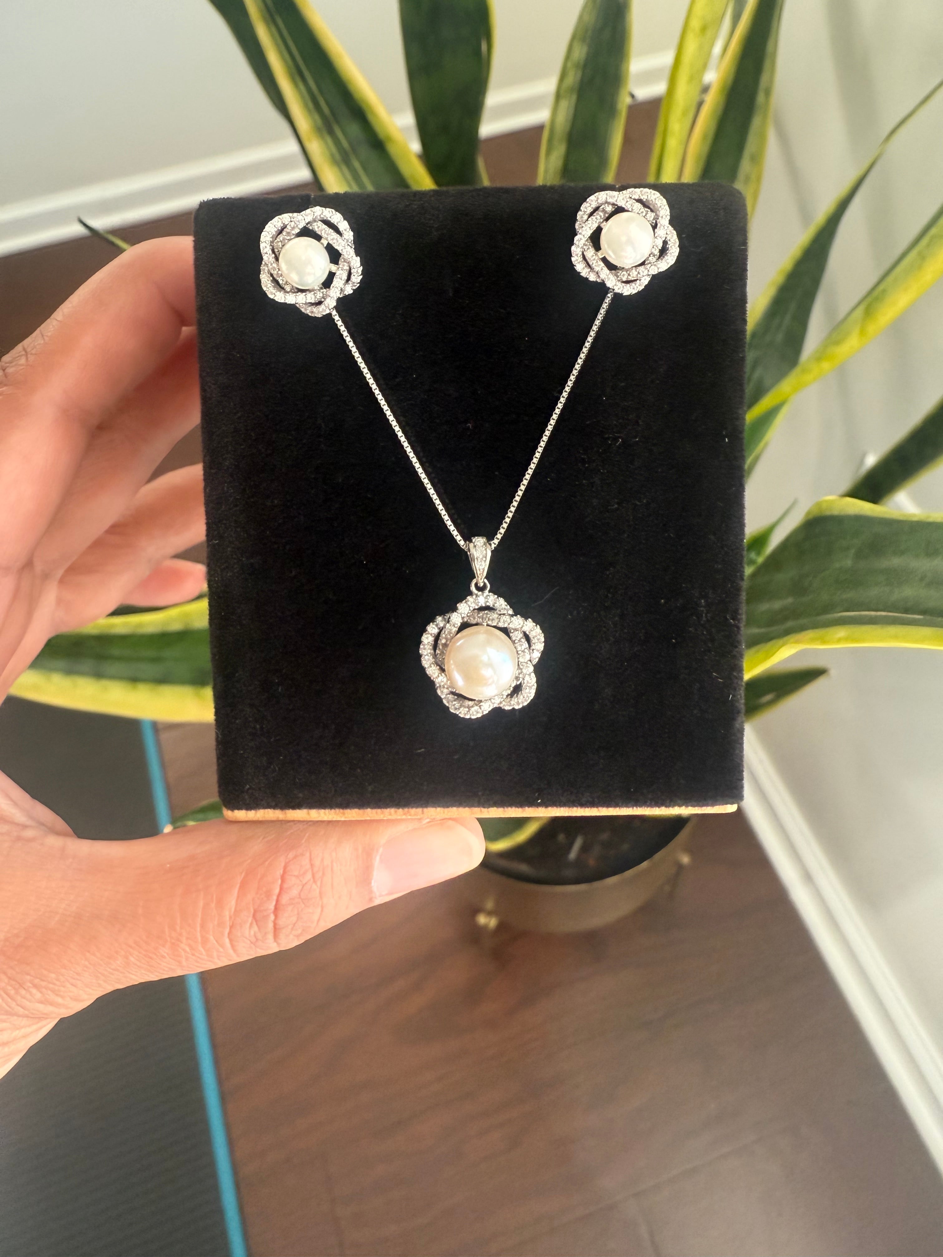 AURE Curvy Fresh Water Pearl Pendant Set on Pure 925 Silver