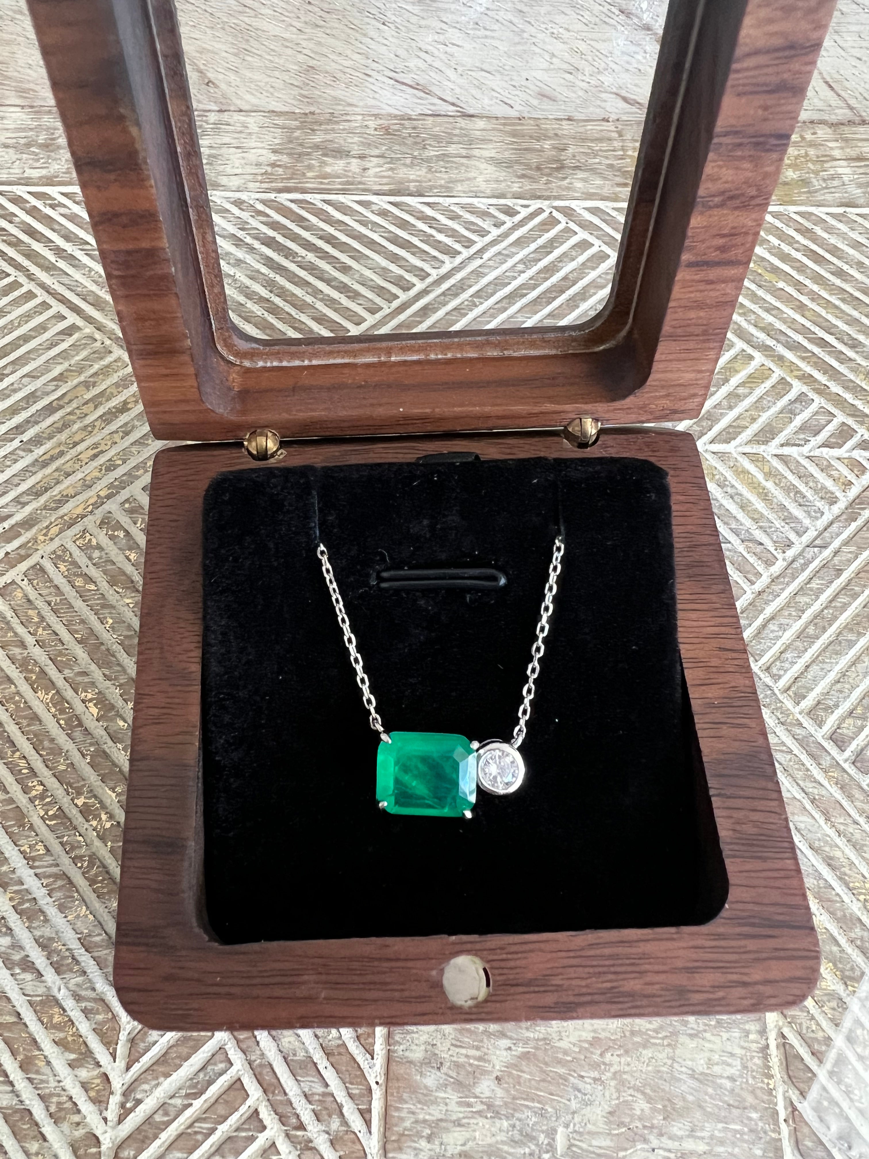 Green Stone Pendant with Chain on pure 925 Silver