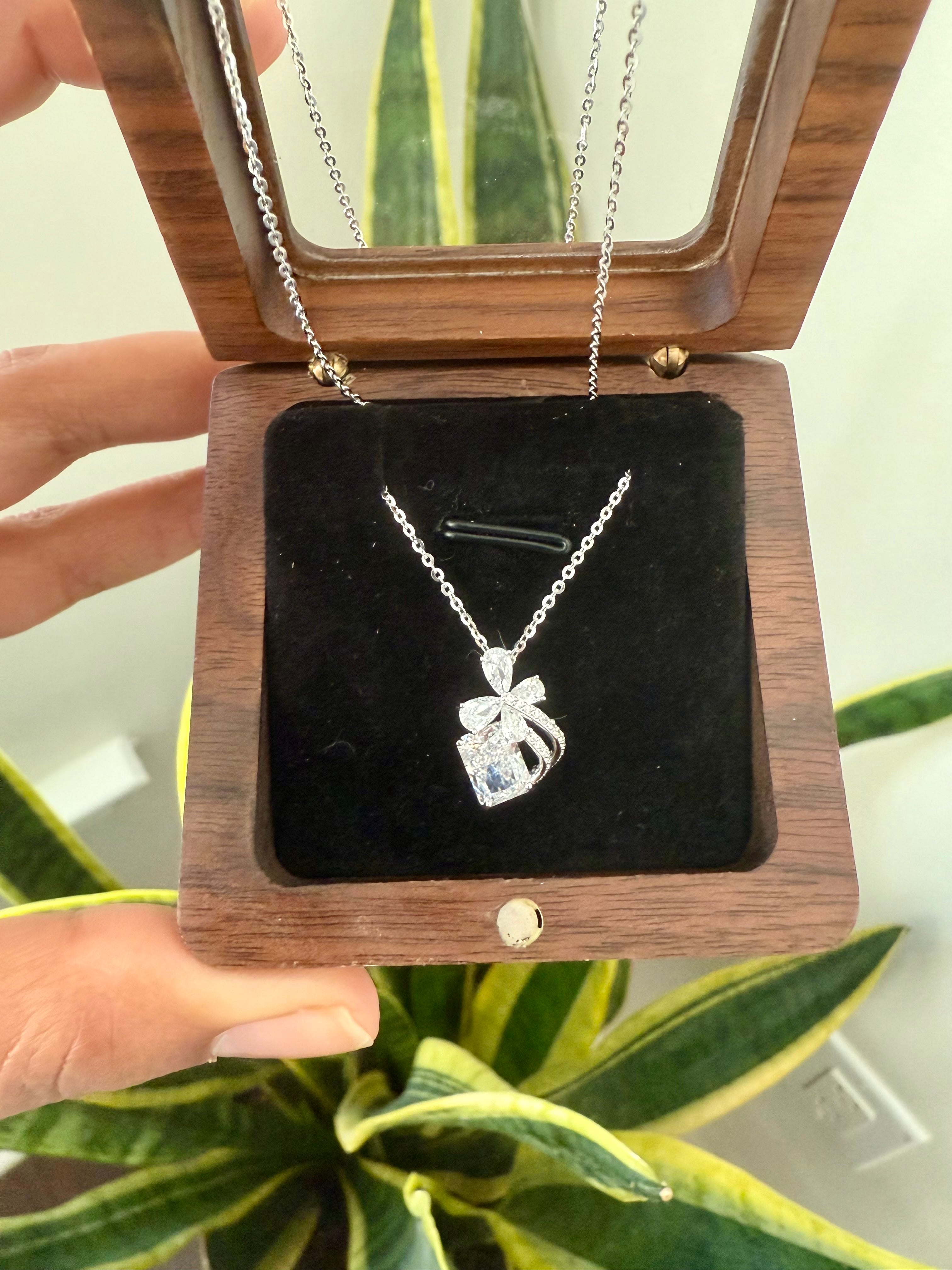 HIKARI Twinkle Bow Pendant with Chain on pure 925 Silver