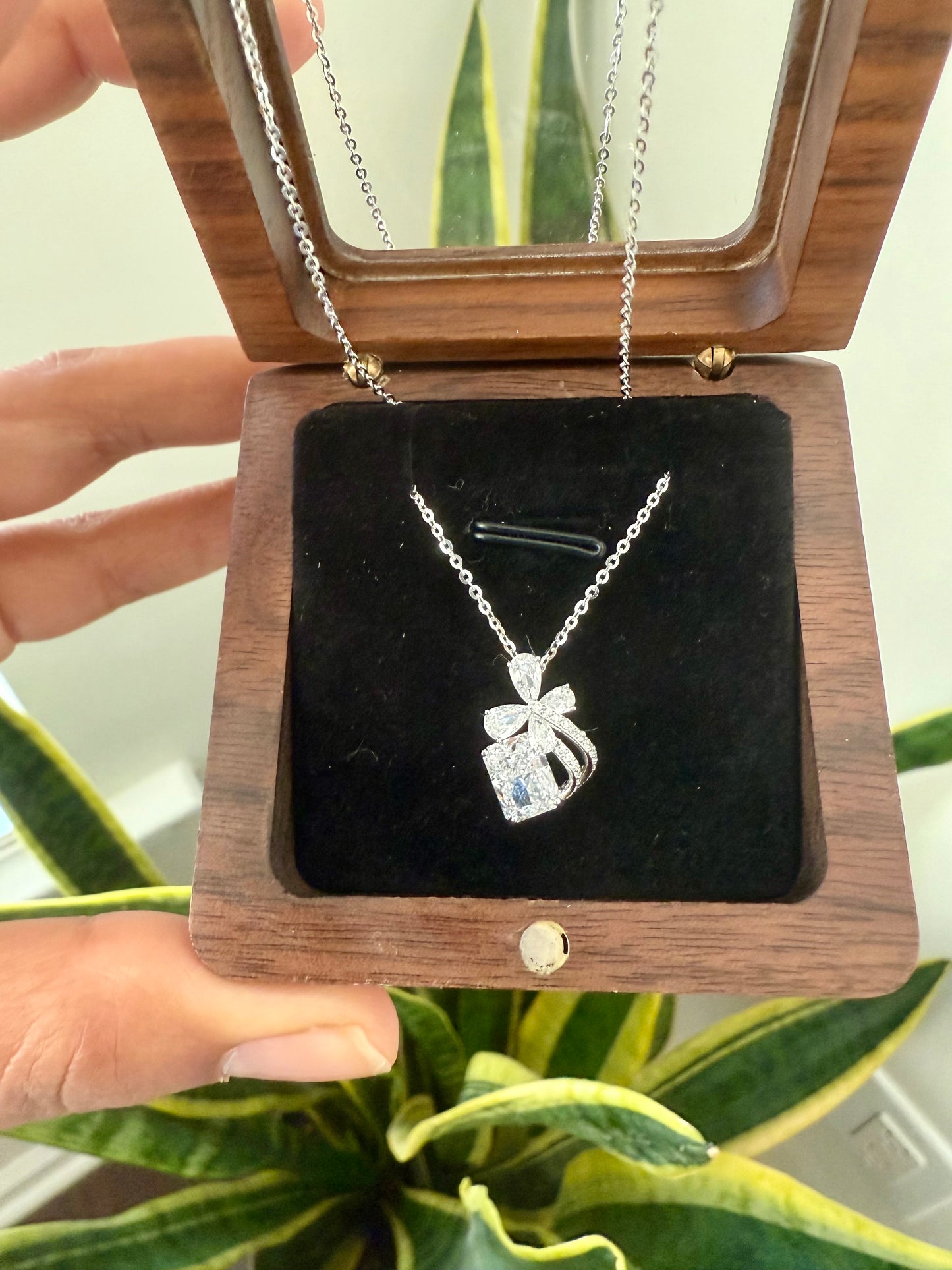 Twinkle Bow Pendant with Chain