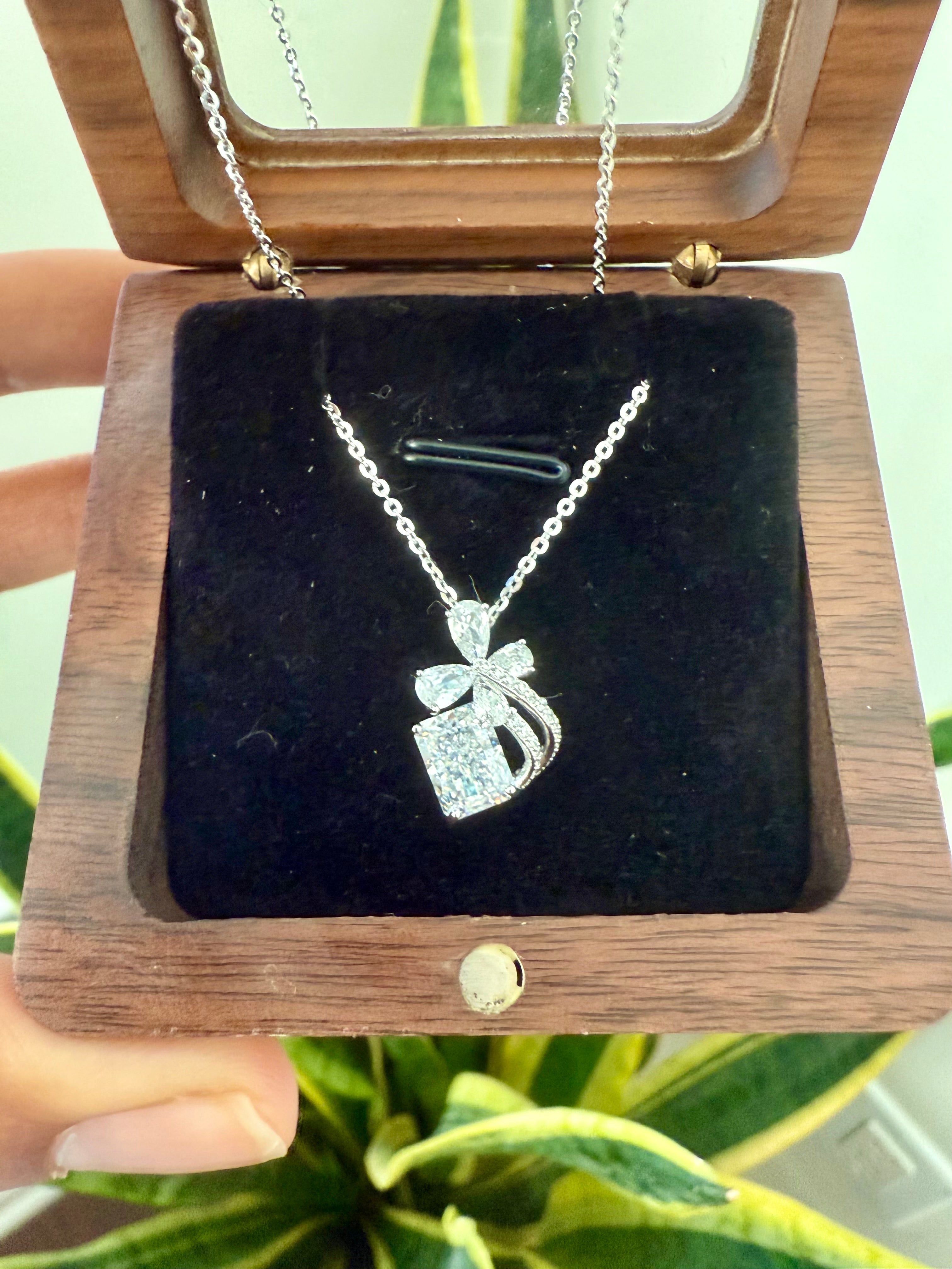 HIKARI Twinkle Bow Pendant with Chain on pure 925 Silver